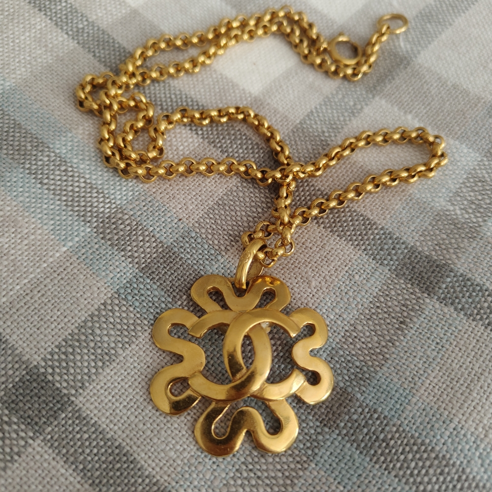 CHANEL Authentic Gold Clover Pendant Vintage 1995 Necklace